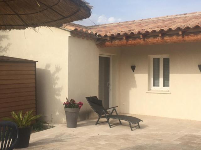 Coquet 2 Pieces Au Calme Avec Piscine Villa Fontvieille Dış mekan fotoğraf