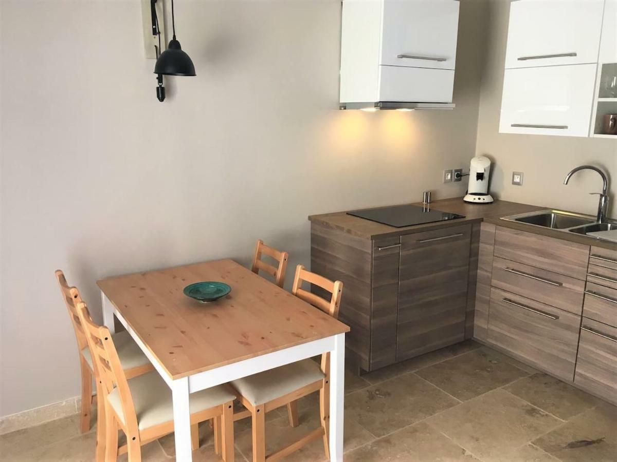 Coquet 2 Pieces Au Calme Avec Piscine Villa Fontvieille Dış mekan fotoğraf