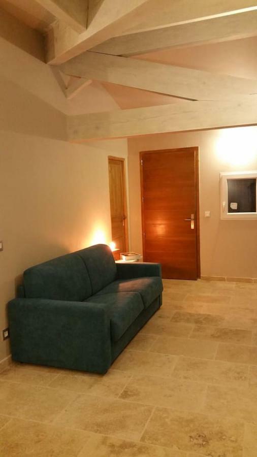 Coquet 2 Pieces Au Calme Avec Piscine Villa Fontvieille Dış mekan fotoğraf